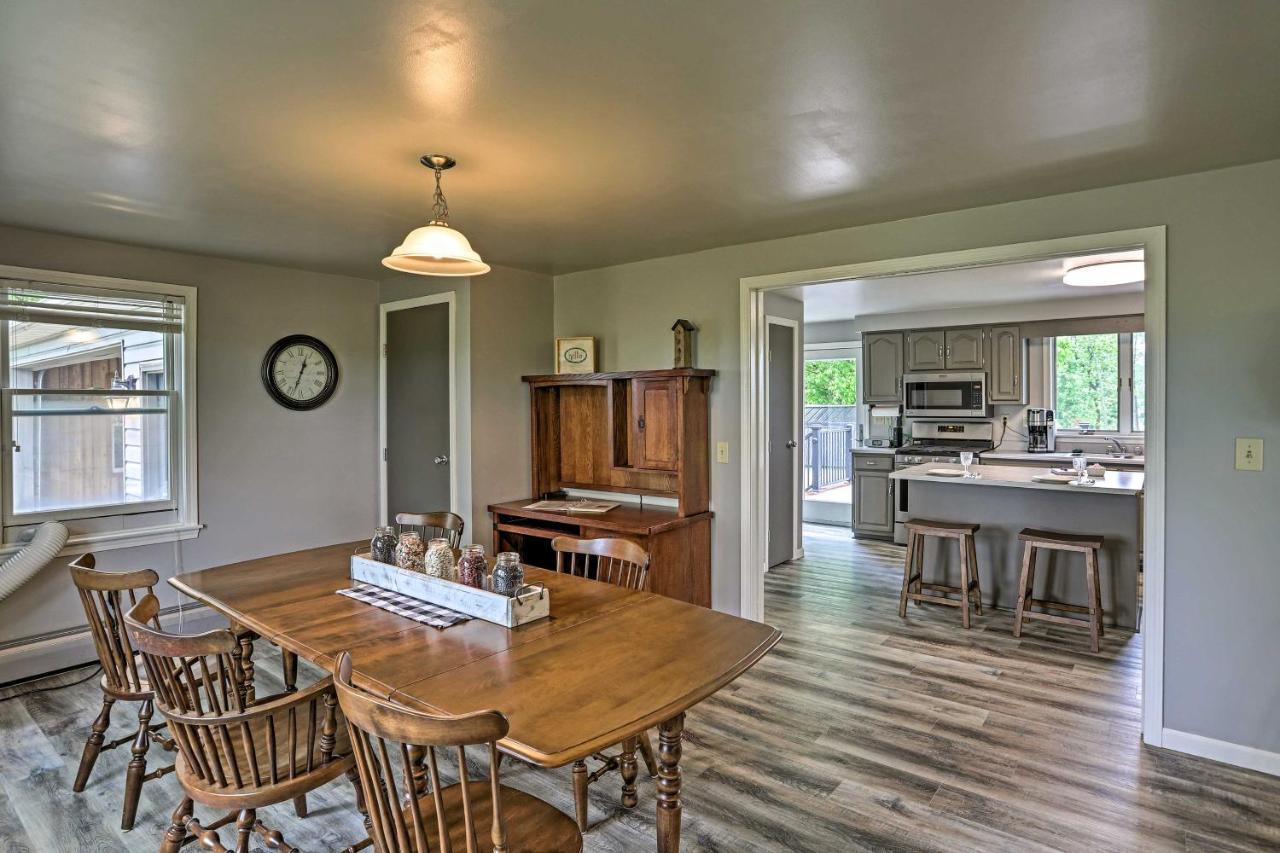 With Covered Porch And Fire Pit! Holiday home Millersburg